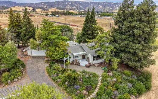 5-Acre Esparto Country Home with Views and bonus mancave/studio