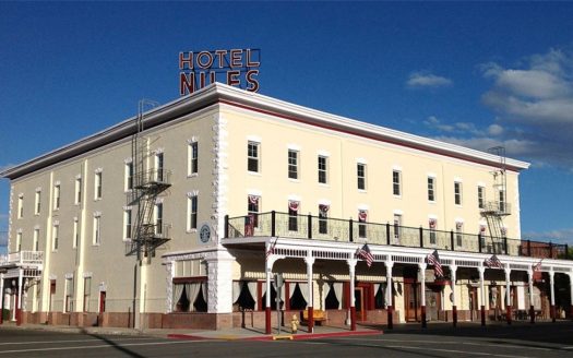 Location1/City1} California restaurant and bar real estate listing photo 1