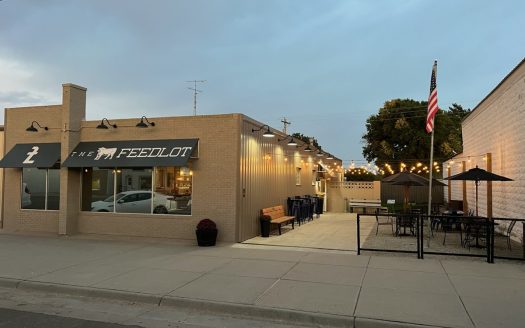 Location1/City1} Kansas restaurant and bar real estate listing photo 1