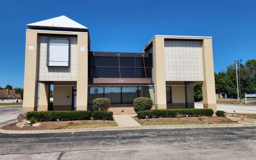 Location1/City1} Illinois restaurant and bar real estate listing photo 1