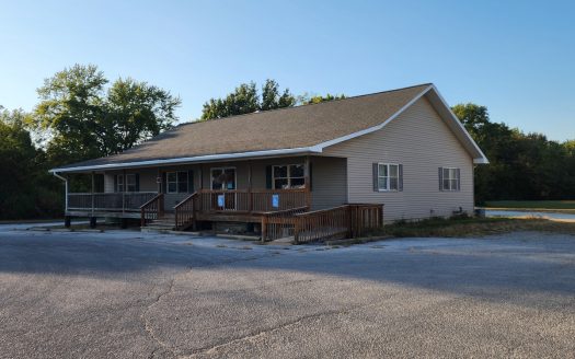 Location1/City1} Illinois restaurant and bar real estate listing photo 1
