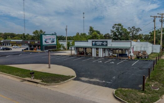 Location1/City1} Missouri restaurant and bar real estate listing photo 1