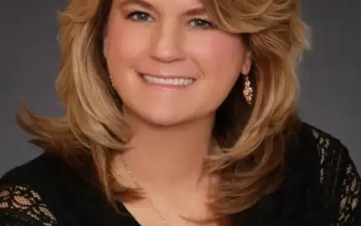 agent profile picture for Tracy Stauch on restaurant and bar properties website