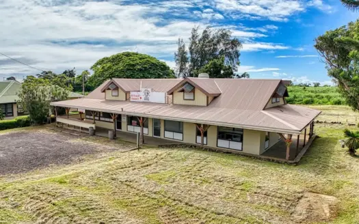 Naalehu Hawaii Commercial Investment Property w/ Kitchen