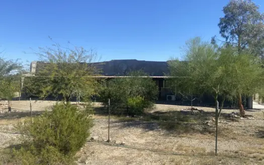 Unique Off-Grid survivalist home on 10 Acres in Salome, Arizona