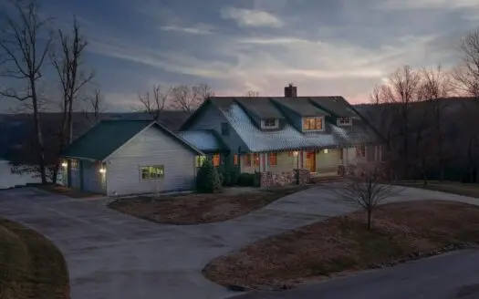 Pending Lakefront Home on Dale Hollow Lake in Albany, Ky