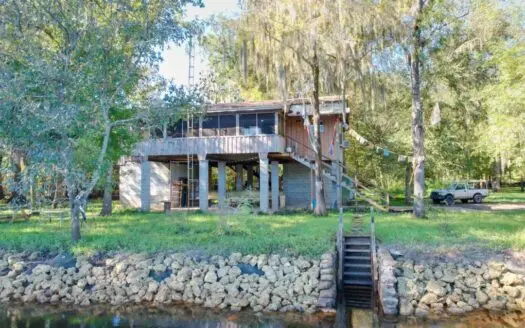 Beautiful Home on the Famous Suwannee River!