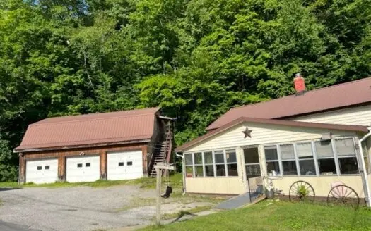 3 Bedroom Cottage on Outskirts Of Small Town