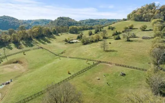 Unique Barndominium with 34 acres/near River/Horse property