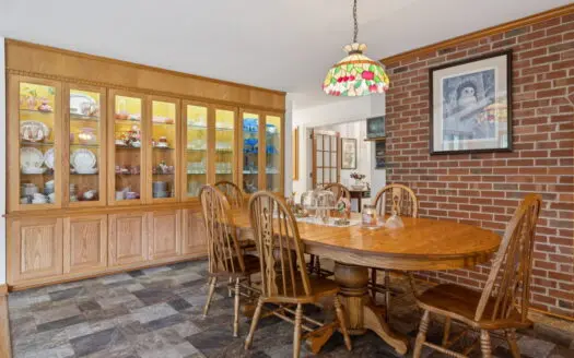 Middle TN Waterfront Legacy Estate – Private Beaches & Live Creek