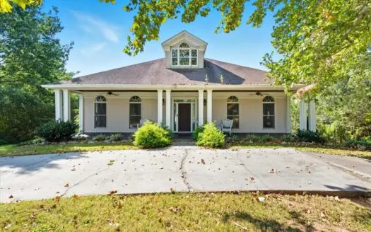 Charming Modern Home w/ Basement & Yard in Adairsville, GA