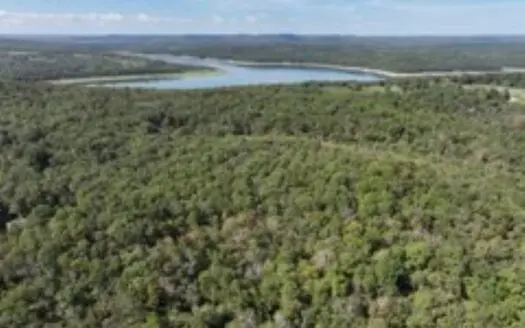 3.24 Acres Bordering the Corps of Engineers on Bull Shoals Lake