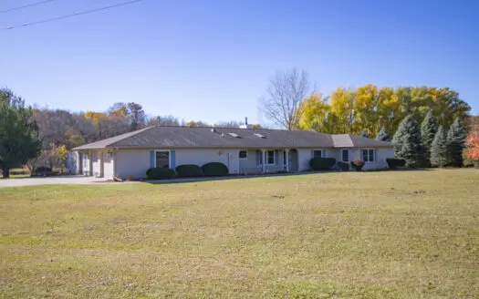Country Home Anamosa Iowa For Sale