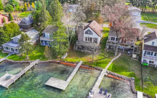 Chain O’ Lakes Home For Sale in Waupaca WI