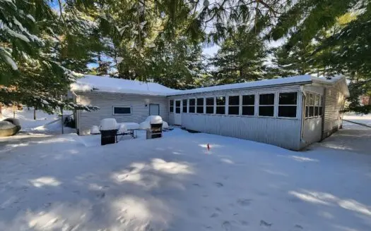 Nice 3-Bedroom 2 Bath Home Walking Distance to Castle Rock Lake