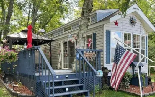 Park Model w/ Deck For Sale in Oak Lake Campground, Kerrick MN