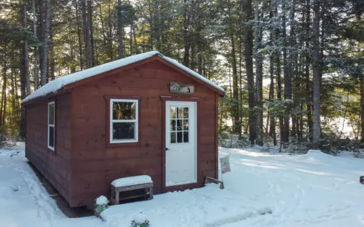 Beautiful Lakefront Camp on Crooked Pond